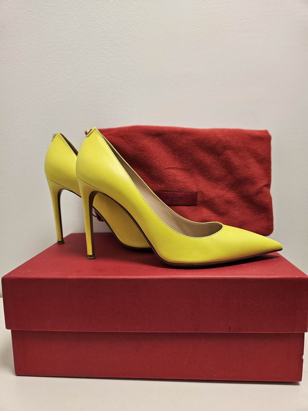 Valentino Rockstud Accents Leather Pumps